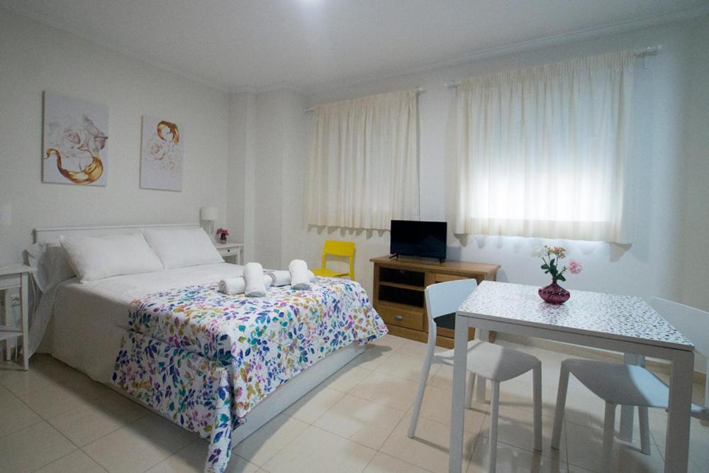 Apartamentos Amat - Only Adult - Playa El Bajondillo Torremolinos Bagian luar foto
