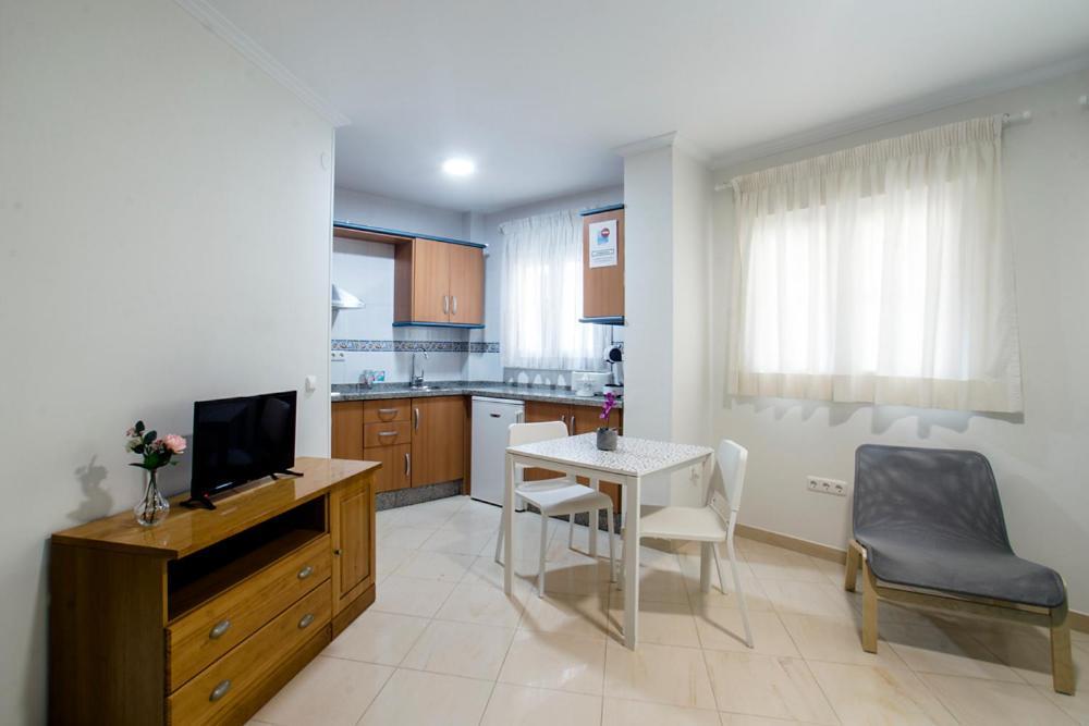 Apartamentos Amat - Only Adult - Playa El Bajondillo Torremolinos Bagian luar foto