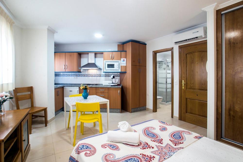 Apartamentos Amat - Only Adult - Playa El Bajondillo Torremolinos Bagian luar foto