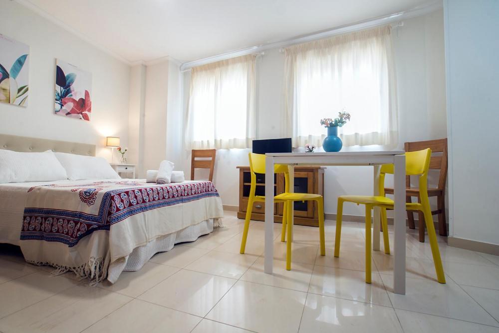 Apartamentos Amat - Only Adult - Playa El Bajondillo Torremolinos Bagian luar foto