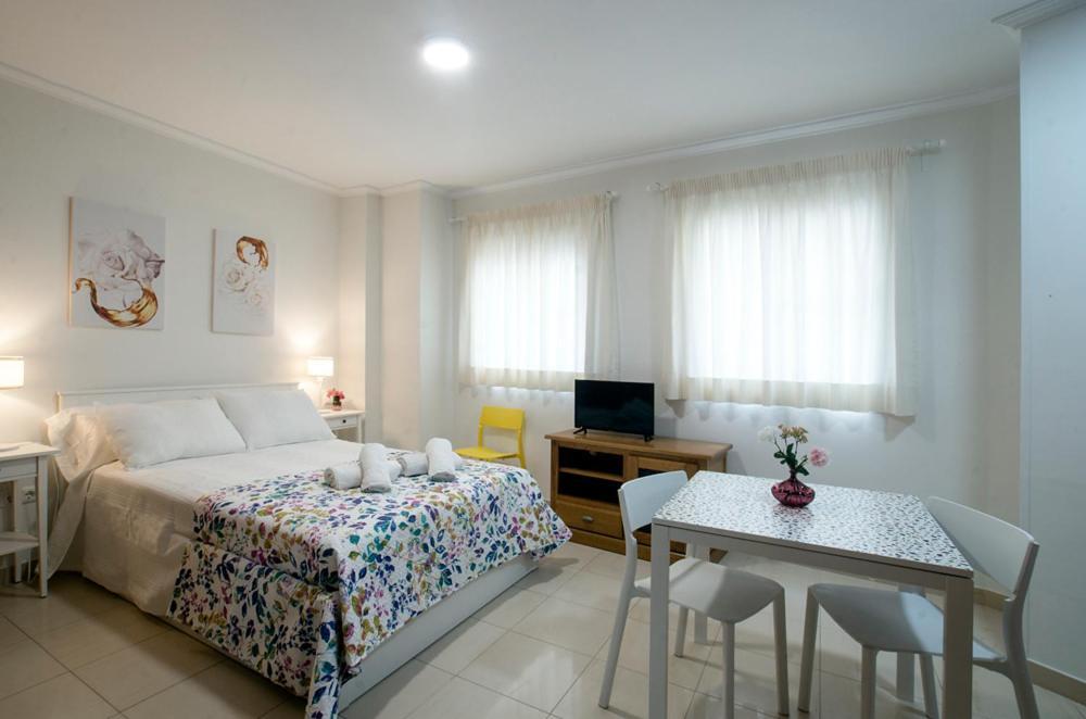 Apartamentos Amat - Only Adult - Playa El Bajondillo Torremolinos Bagian luar foto