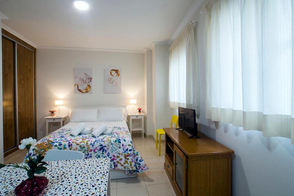 Apartamentos Amat - Only Adult - Playa El Bajondillo Torremolinos Bagian luar foto